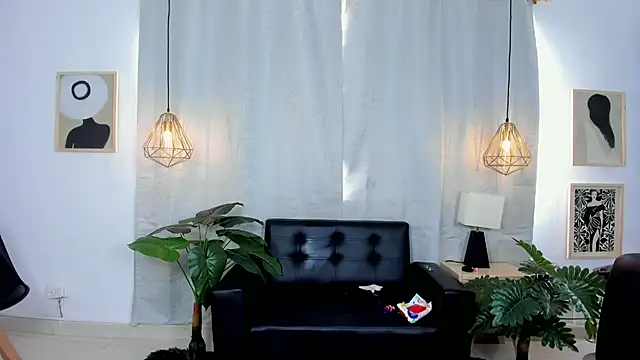 Snapshot of NahomiWhitte chatting on 24, 4, 2026 NahomiWhitte online show from 24, 4, 2026