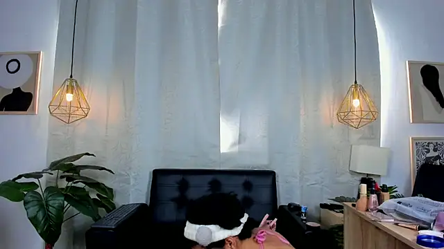 Snapshot of NahomiWhitte chatting on 27, 4, 2026 NahomiWhitte online show from 27, 4, 2026