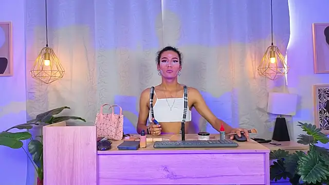 Snapshot of NahomiWhitte chatting on 28, 4, 2026 NahomiWhitte online show from 28, 4, 2026