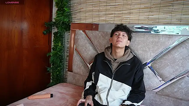 dominik across online show from 25, 3, 2026