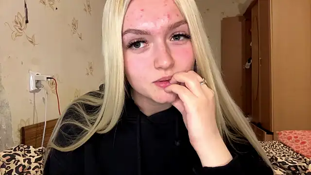 Snapshot of Sophia_Blonde chatting on 22, 4, 2026 Sophia Blonde online show from 22, 4, 2026