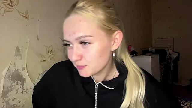 Snapshot of Sophia_Blonde chatting on 27, 4, 2026 Sophia Blonde online show from 27, 4, 2026