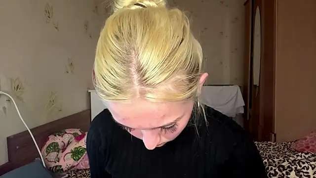Snapshot of Sophia_Blonde chatting on 11, 5, 2026 Sophia Blonde online show from 11, 5, 2026