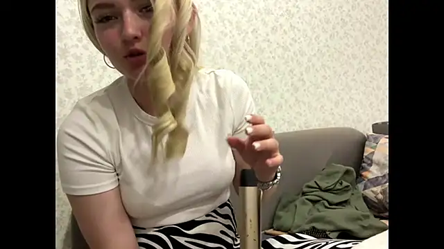 Snapshot of Sophia_Blonde chatting on 18, 5, 2026 Sophia Blonde online show from 18, 5, 2026
