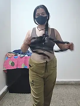 HeartlessGirl online show from 3, 6, 2026