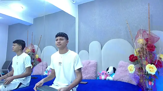 party duo playboy online show from 15, 4, 2026