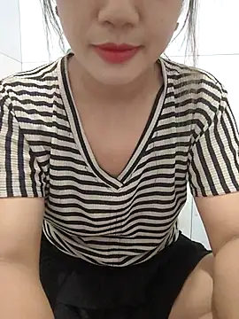 Snapshot of xinhxinh-cute chatting on 7, 4, 2026 xinhxinh-cute online show from 7, 4, 2026