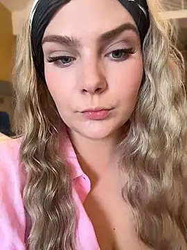 Blonde Cougar online show from 3, 6, 2026