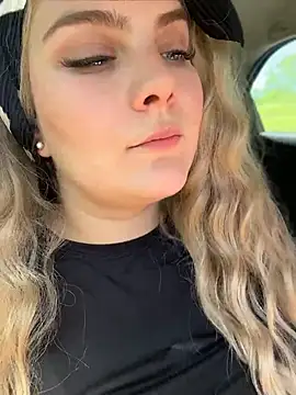 Blonde Cougar online show from 4, 6, 2026