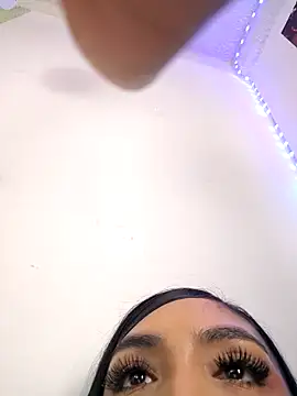 Snapshot of yvonne_1998 chatting on 25, 3, 2026 yvonne 1998 online show from 25, 3, 2026