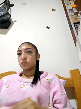 Snapshot of yvonne_1998 chatting on 6, 4, 2026 yvonne 1998 online show from 6, 4, 2026