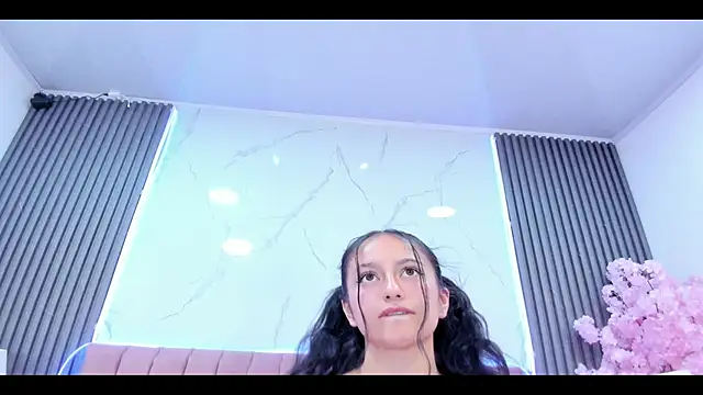 CharloteeTaylor online show from 14, 4, 2026