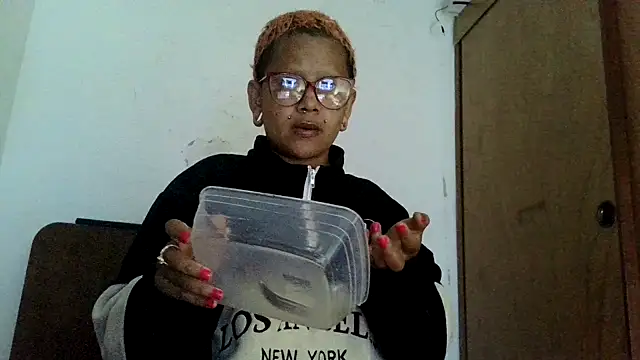 Snapshot of xblackstarX1 chatting on 26, 6, 2026 xblackstarX1 online show from 26, 6, 2026