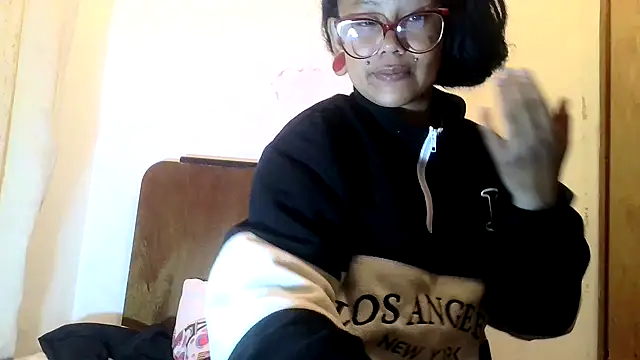 Snapshot of xblackstarX1 chatting on 4, 8, 2026 xblackstarX1 online show from 4, 8, 2026
