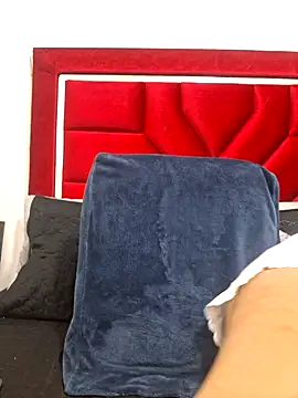 CinthiaHall  online show from 14, 4, 2026