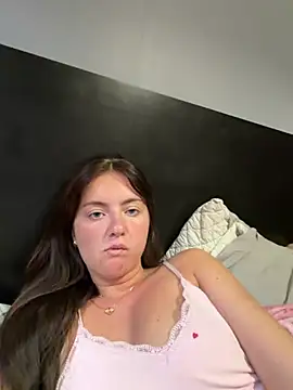 Snapshot of LolaSkyee chatting on 3, 6, 2026 LolaSkyee online show from 3, 6, 2026