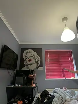 Snapshot of LolaSkyee chatting on 5, 6, 2026 LolaSkyee online show from 5, 6, 2026