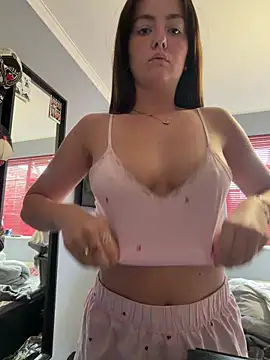 Snapshot of LolaSkyee chatting on 10, 6, 2026 LolaSkyee online show from 10, 6, 2026