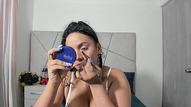 Snapshot of VeraBellucci chatting on 7, 4, 2026 VeraBellucci online show from 7, 4, 2026