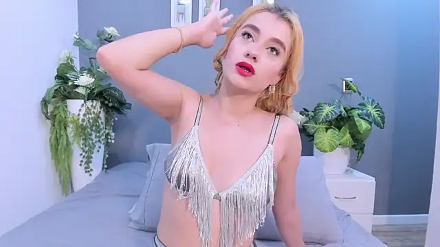 Snapshot of SalomeLarzon chatting on 10, 5, 2026 SalomeLarzon online show from 10, 5, 2026