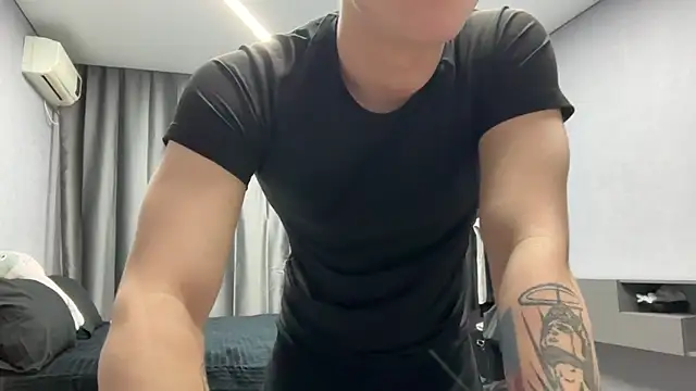 Snapshot of MaxWoolf chatting on 17, 4, 2026 MaxWoolf online show from 17, 4, 2026