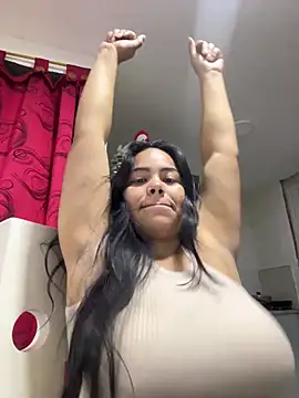 Snapshot of lunaa_love chatting on 23, 4, 2026 lunaa love online show from 23, 4, 2026