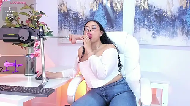 Snapshot of scarlett__2 chatting on 19, 5, 2026 scarlett 2 online show from 19, 5, 2026