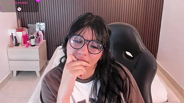 MILLYEVANS1 online show from 28, 7, 2026
