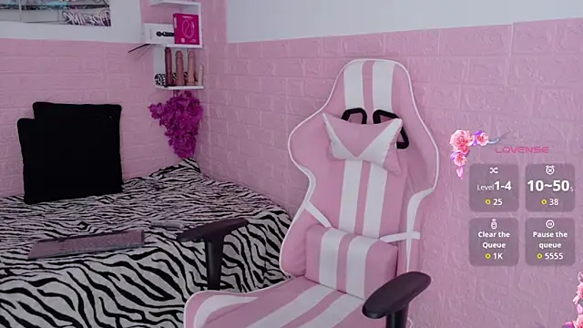 Snapshot of Sophi_Sweet11 chatting on 6, 5, 2026 Sophi Sweet11 online show from 6, 5, 2026