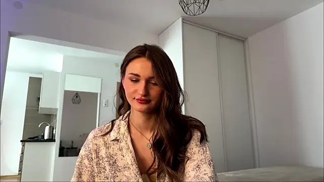 HallieHollo online show from 17, 5, 2026