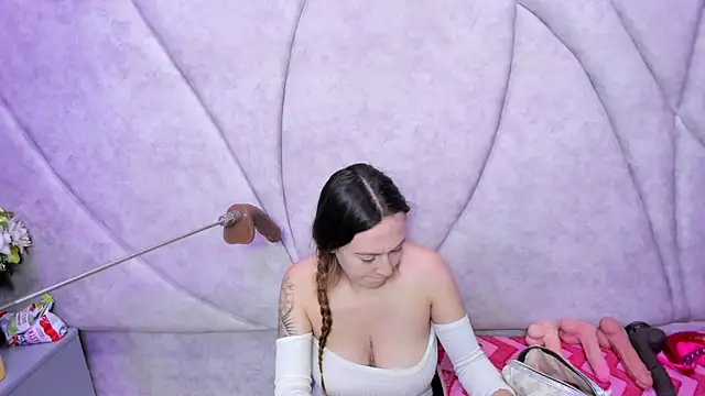 Snapshot of Luxurious_breastfeeder chatting on 31, 3, 2026 Luxurious breastfeeder online show from 31, 3, 2026