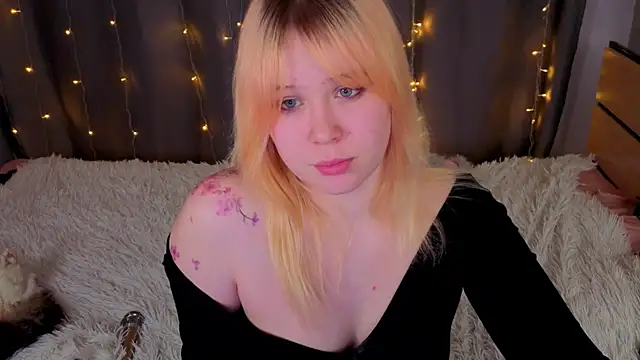 unburnedgirl online show from 19, 4, 2026