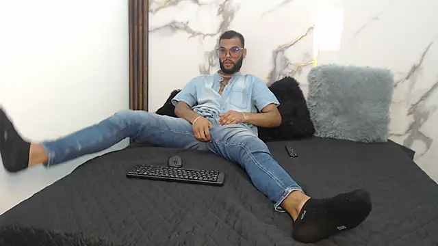 Issack 69 online show from 25, 4, 2026