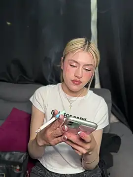 Lia fire online show from 19, 4, 2026