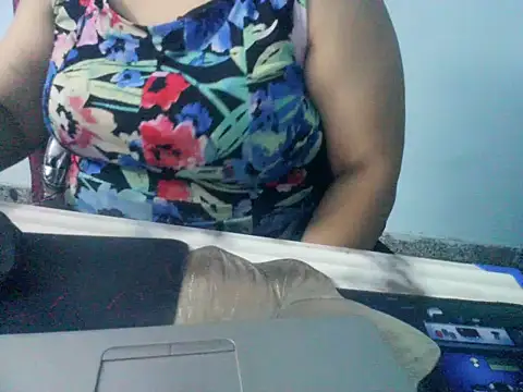 Snapshot of First_sexywoman chatting on 3, 5, 2026 First sexywoman online show from 3, 5, 2026