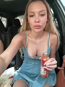 Girl-Mia online show from 26, 4, 2026