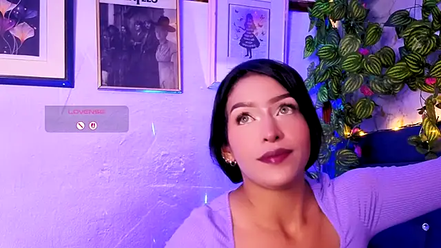 Snapshot of Alisse_Storm chatting on 8, 5, 2026 Alisse Storm online show from 8, 5, 2026