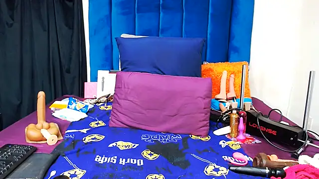 Freakyslut-39 online show from 10, 6, 2026