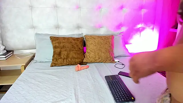 BellaWilliams  online show from 21, 5, 2026