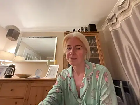 Laylaskyexx online show from 13, 5, 2026