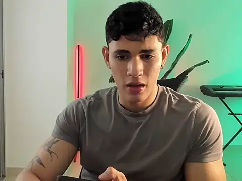 Snapshot of Massimo_Rinaldi chatting on 10, 4, 2026 Massimo Rinaldi online show from 10, 4, 2026