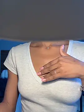Snapshot of latinacaro- chatting on 10, 5, 2026 latinacaro- online show from 10, 5, 2026
