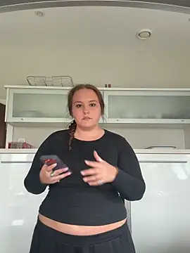 Hollpopss online show from 28, 4, 2026