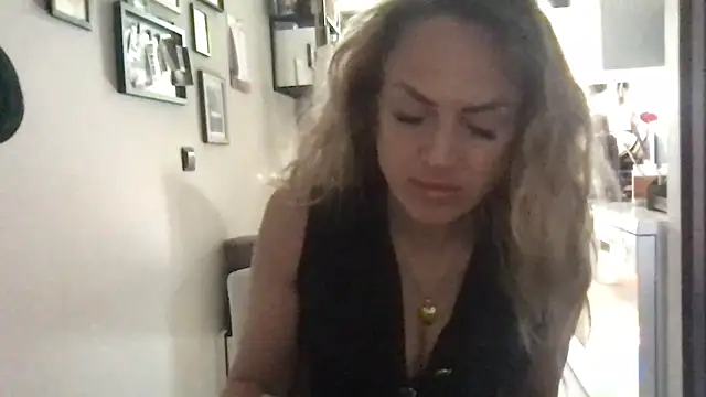 BlondSeduction online show from 8, 4, 2026