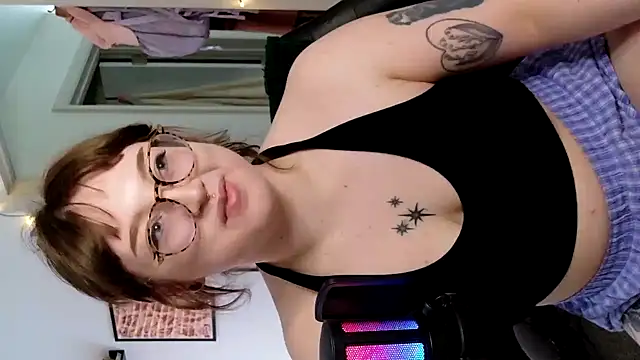 quinniecat online show from 3, 4, 2026