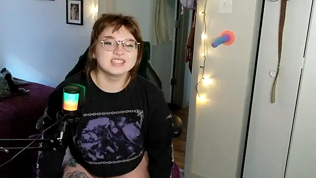 quinniecat online show from 8, 4, 2026