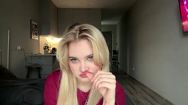 Snapshot of kirtova_ chatting on 18, 4, 2026 kirtova online show from 18, 4, 2026