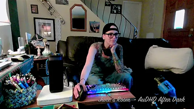 juneafterhours online show from 25, 4, 2026