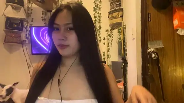 Snapshot of GlindaDejardin chatting on 8, 4, 2026 GlindaDejardin online show from 8, 4, 2026