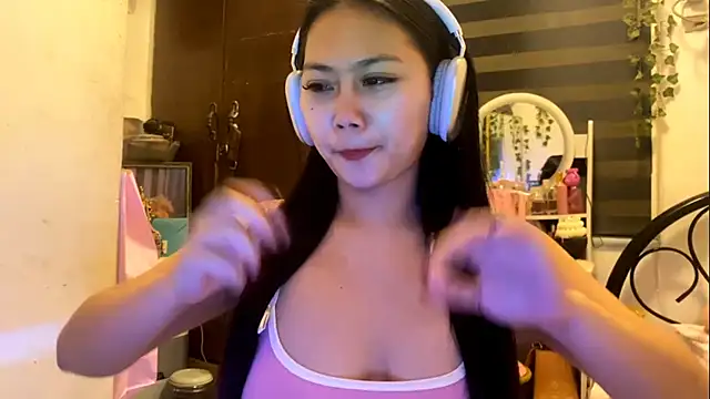 Snapshot of GlindaDejardin chatting on 12, 5, 2026 GlindaDejardin online show from 12, 5, 2026